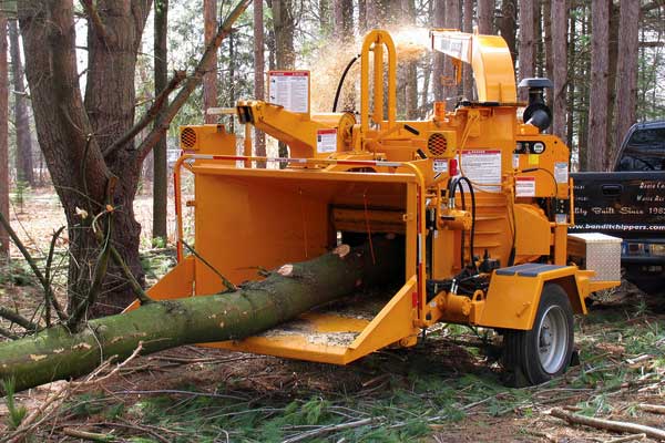 How does a Woodchipper work