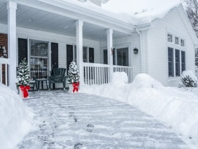 How to Salt or Sand your Driveway During Winters