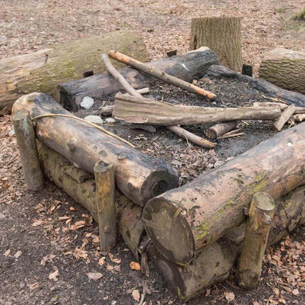 The Old-Fashioned Log Fire Pit