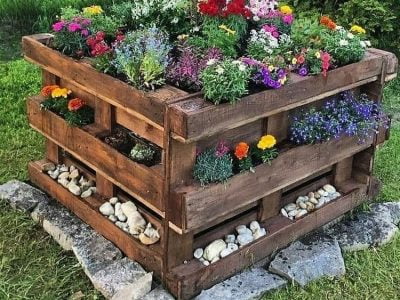 15 Best DIY Garden Pallet Projects