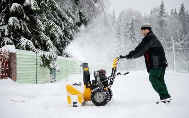 Power Brush VS Snow Blower: The Best for your Climate?