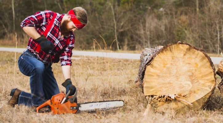 Start your chainsaw