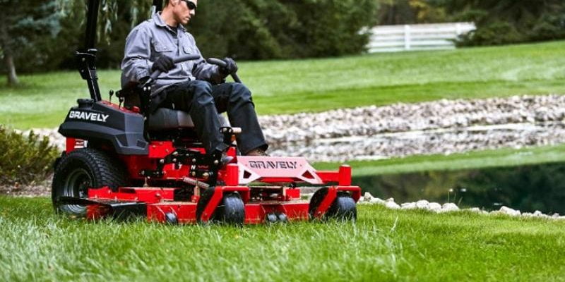 How to Adjust the Steering of a Zero-Turn Mower