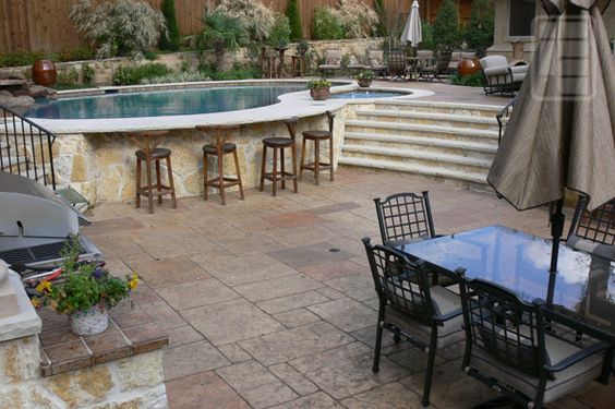 The above ground pool acting as a bar_Pinterest