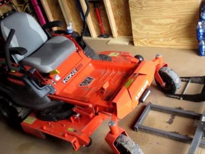 How to Change Blades on a Zero-Turn Lawn Mower