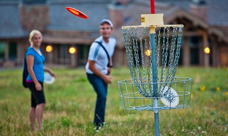 7 Reasons to Bring the Family Out for a Game of Disc Golf