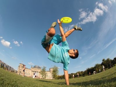 How Did the Frisbee Flying Disc Gets Its Name