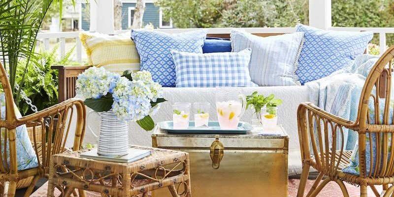 6 Decorating Ideas for a Cozy Outdoor Dining Area