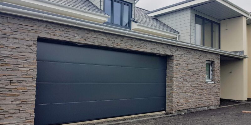 6 Benefits of Installing a Garage Door