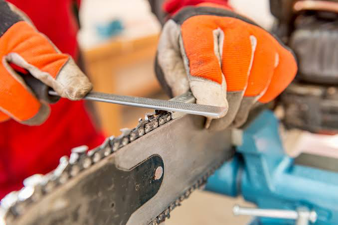 Using a chainsaw with precision