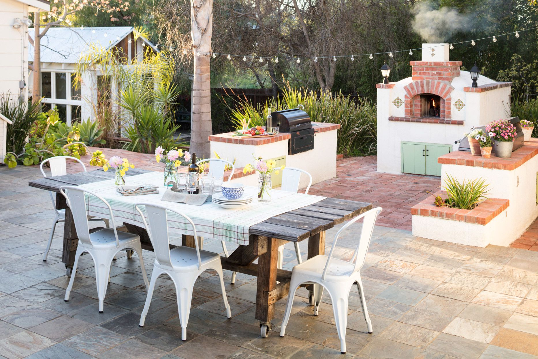 Incorporating Outdoor Kitchen Amenities