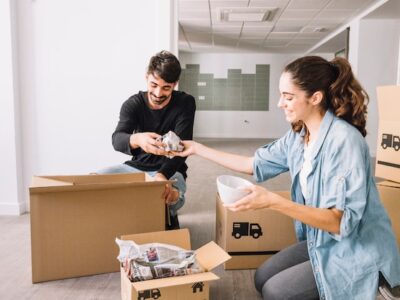 couple-unpacking-boxes